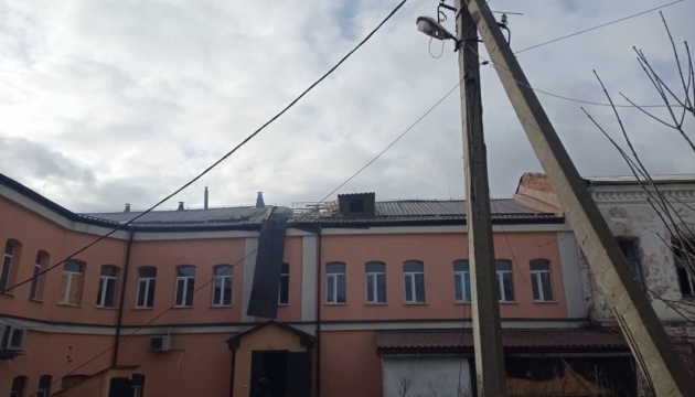 Ворог обстріляв Вовчанськ - пошкоджена адмінбудівля та ЦНАП