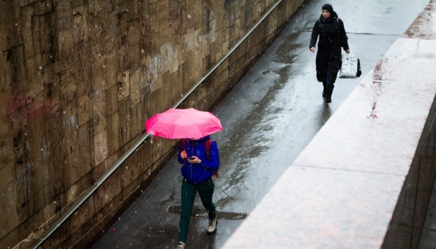 В Україні незначний дощ та мокрий сніг, подекуди до +10°