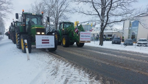 У Латвії протестують фермери - хочуть негайної заборони імпорту з Білорусі та РФ