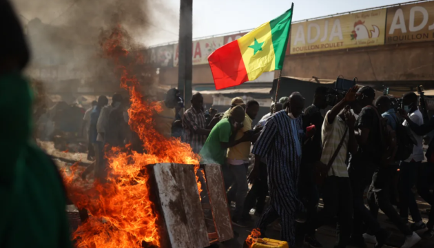 У Сенегалі - протести через перенесення виборів, поліція затримала двох кандидатів у президенти