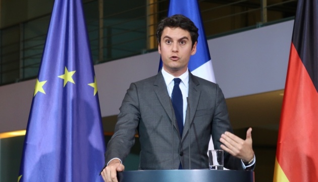 Primer ministro de Francia promete ayudar a Kyiv a perseverar y ganar