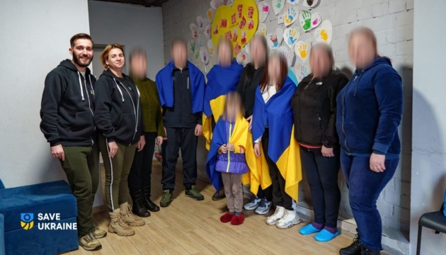 Ще три родини з чотирма дітьми вибралися з тимчасово окупованої території України