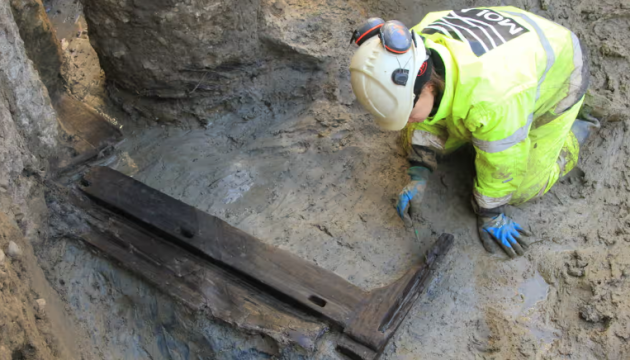 У Лондоні археологи знайшли римське поховальне ложе