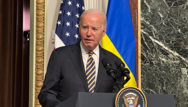 Байден в «українській краватці» закликав Конгрес ухвалити пакет допомоги Україні
