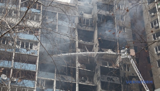 Ракетний удар по Києву: з пошкодженого будинку треба відселити 18 людей