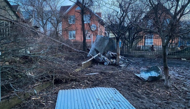 На Київщині уламки ракет пошкодили 14 приватних будинків, є постраждалі