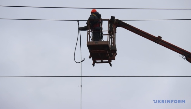 На Миколаївщині відновили електропостачання знеструмлених через обстріли територій
