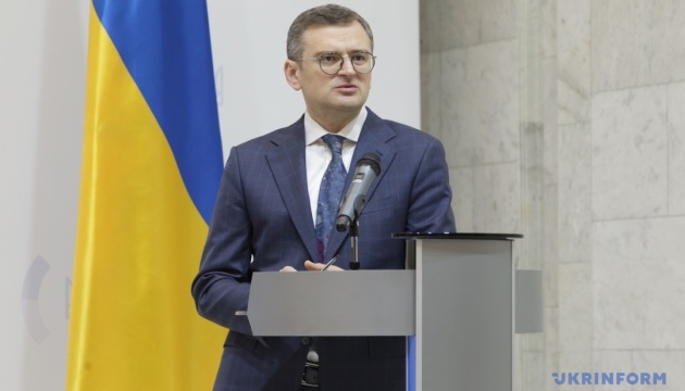 Pociski dla Ukrainy - Kuleba wymienił trzy pilne kroki, których oczekuje od UE

