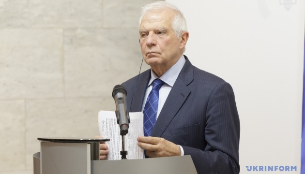Borrell: Es importante para la UE establecer la producción de armas en Ucrania