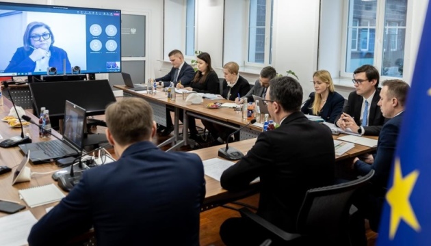 Польща обговорила з Єврокомісією можливість зміни транспортної угоди ЄС - Україна
