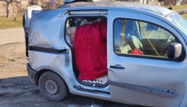 У Марганецькій громаді ворожий дрон влучив у авто, двоє поранених