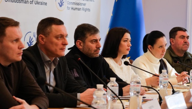 Лубінець знову просить Червоний Хрест відповісти про кількість спроб відвідати українських полонених