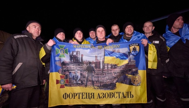Ukraine returns 100 service members from Russian captivity