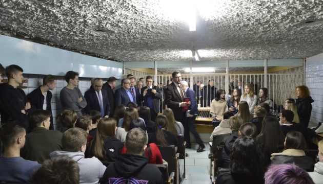Польський заступник міністра прочитав лекцію українським студентам у бомбосховищі 