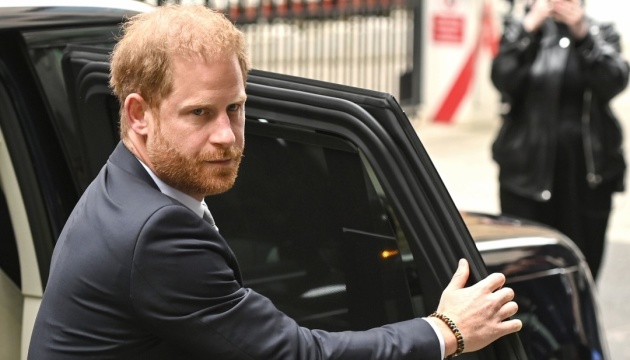 Британські таблоїди виплатять принцу Гаррі ще 400 тисяч фунтів у справі про злам його телефону