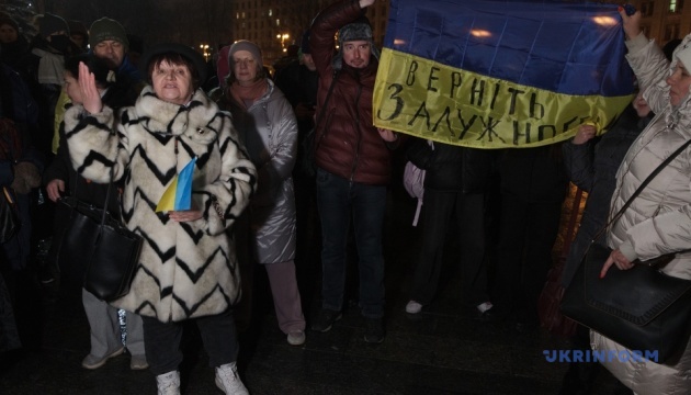 На Майдані кілька десятків людей вимагають повернути Залужного