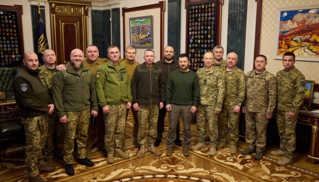 Zelensky meets with newly appointed top commanders