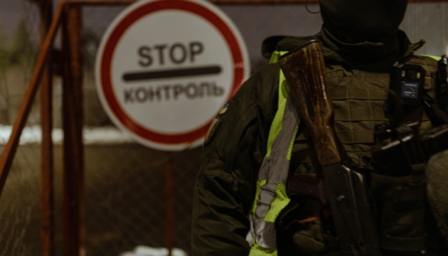 У Києві нацгвардійці затримали чоловіка, який фіксував координати важливих державних об’єктів