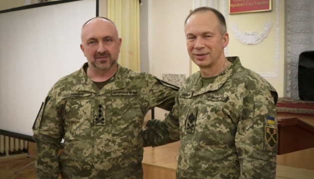 Сирський представив особовому складу нового командувача Сухопутних військ 