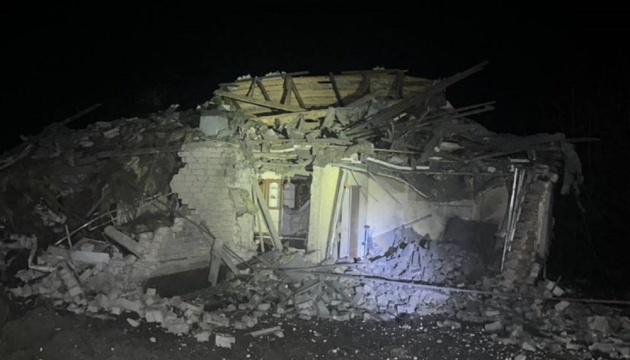 Війська РФ уночі вдарили ракетами по Селидовому, поранені жінка і двоє дітей