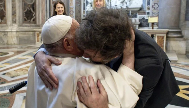 Папа Франциск провів першу зустріч із президентом Аргентини Мілеєм