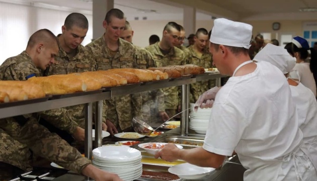 Державний оператор тилу уклав договори на послуги харчування для військових інститутів