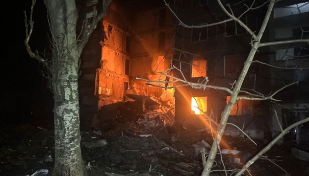 Загарбники поцілили у п'ятиповерхівку на Донеччині - зруйновані 12 квартир