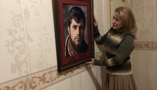 Житомирська майстриня вишила портрети загиблих воїнів Дмитра Коцюбайла й Андрія Огородника