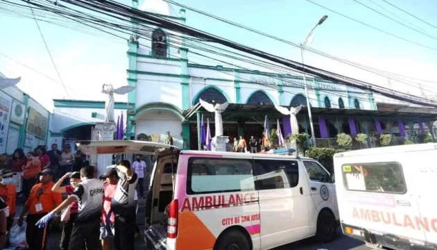 На Філіппінах під час служби обвалилася церква - півсотні постраждалих