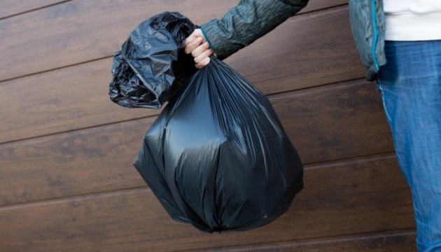 У Мелітополі на вулиці викрали чоловіка, який вийшов викинути сміття
