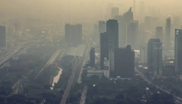 Жителям Бангкока через брудне повітря радять працювати з дому