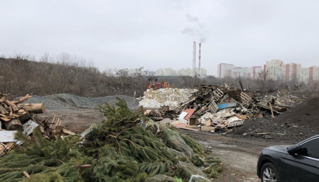 Ділянку у Солом’янському районі перетворили на сміттєзвалище - керівник Київавтодору отримав підозру