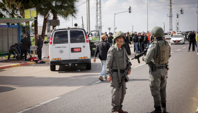 На півдні Ізраїлю сталася стрілянина на автобусній зупинці, двоє загиблих