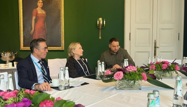 Мюнхенська конференція: Єрмак обговорив важливість запрошення України до НАТО на саміті у Вашингтоні