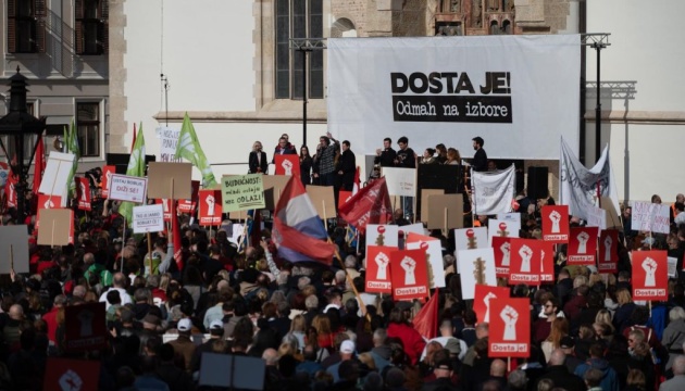 Тисячі хорватів вийшли на вулиці із закликом якнайшвидше провести вибори