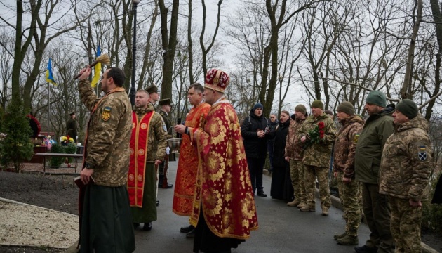 Syrskyi, Umerov honor soldiers who died in battles for Debaltseve