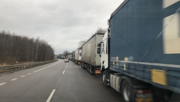 Some 2,500 trucks waiting in line on Poland’s territory to cross border with Ukraine
