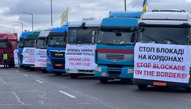 Ukrainische Trasportuntenehmen beginnen mit Protesten an Grenze zu Polen