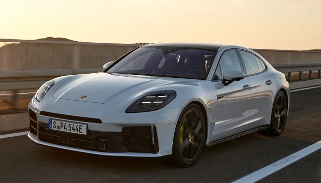 Porsche представив два нові гібриди