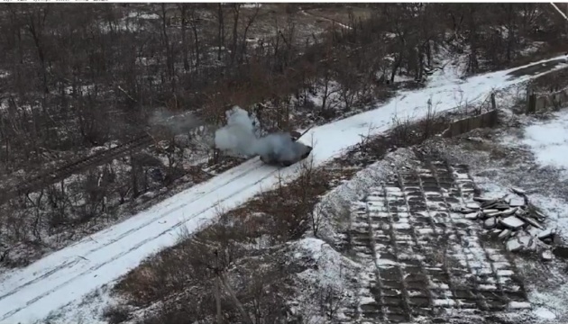 Border guards destroy Russian T-90 tanks near Bakhmut