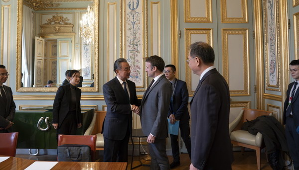 Китай сподівається, що Франція сприятиме стабілізації його відносин із ЄС