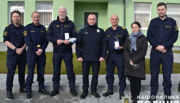 Поліцейські кінологи отримали підтримку від шведських колег