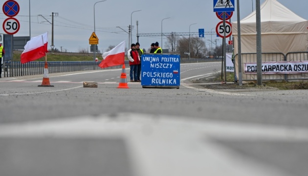 На кордоні з Україною поляки почали блокувати рух автобусів у пункті «Медика - Шегині» 