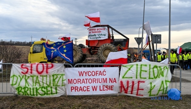 Польські фермери повністю заблокували КПП «Шегині» на кордоні з Україною