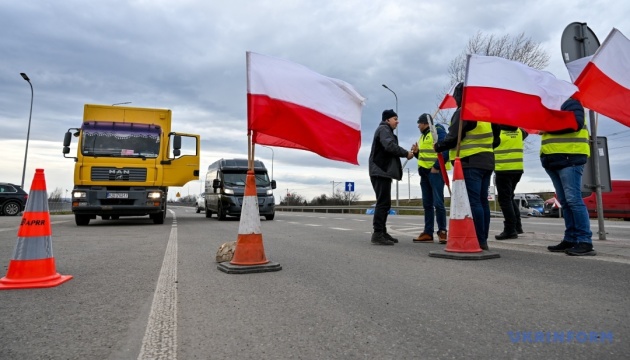 Блокада кордону: протестувальники на чотирьох пунктах перекрили рух вантажівок до Польщі