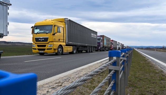 Grenzübergang Schehyni: Polnische Landwirte lassen 12 Lastwagen einmal alle 12 Stunden durch