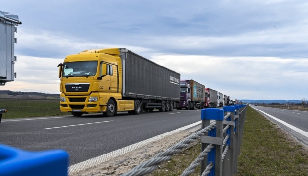 Grenzübergang Schehyni: Polnische Landwirte lassen 12 Lastwagen einmal alle 12 Stunden durch