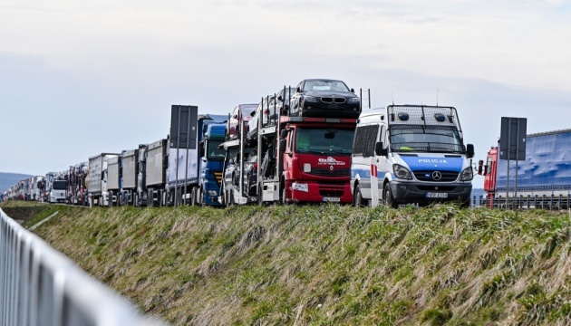 Блокування кордону: у пункті пропуску «Рава-Руська» черга з 350 вантажівок