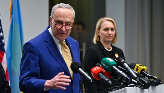 Лідера демократів у Сенаті США закликали до відставки після голосування щодо шатдауну