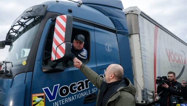 Шмигаль поспілкувався з українськими водіями у пункті пропуску «Краківець-Корчова»